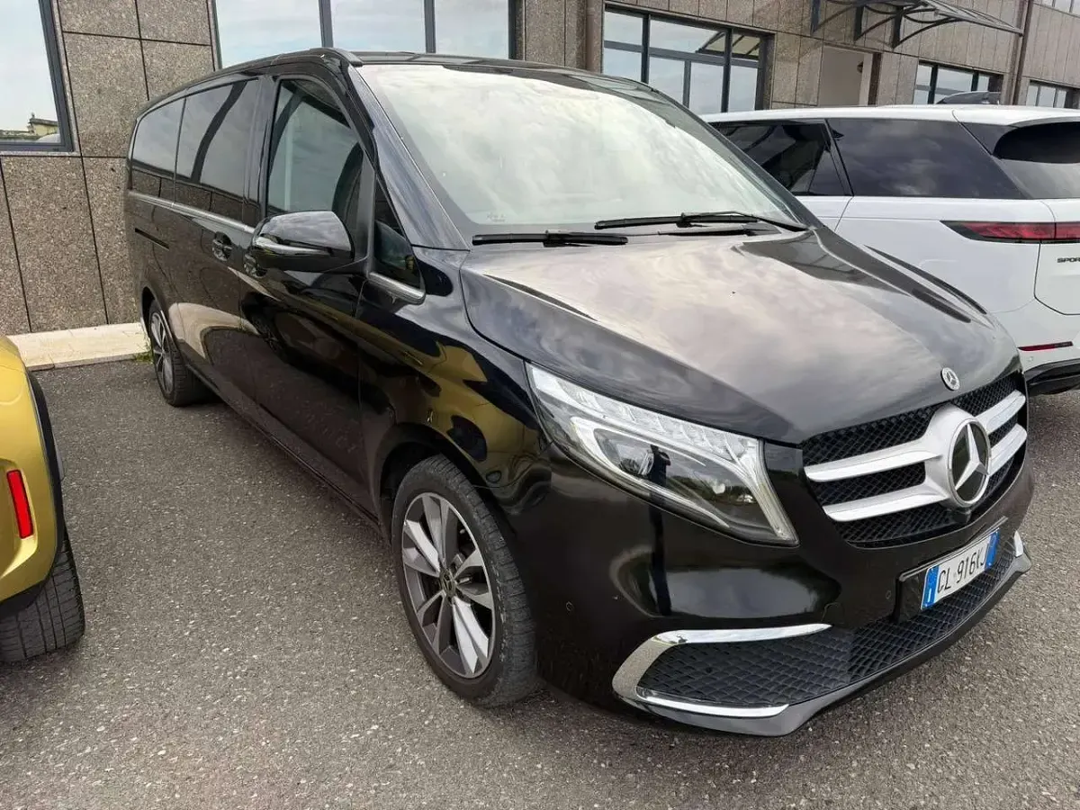 Usata Mercedes V300 Premium 239 CV (175 kW) 2022 Other Monovolume