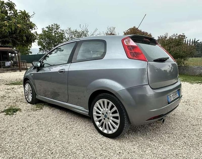 Usata Fiat Grande Punto Sport 95 CV (69 kW) 2007 Grigio Utilitaria