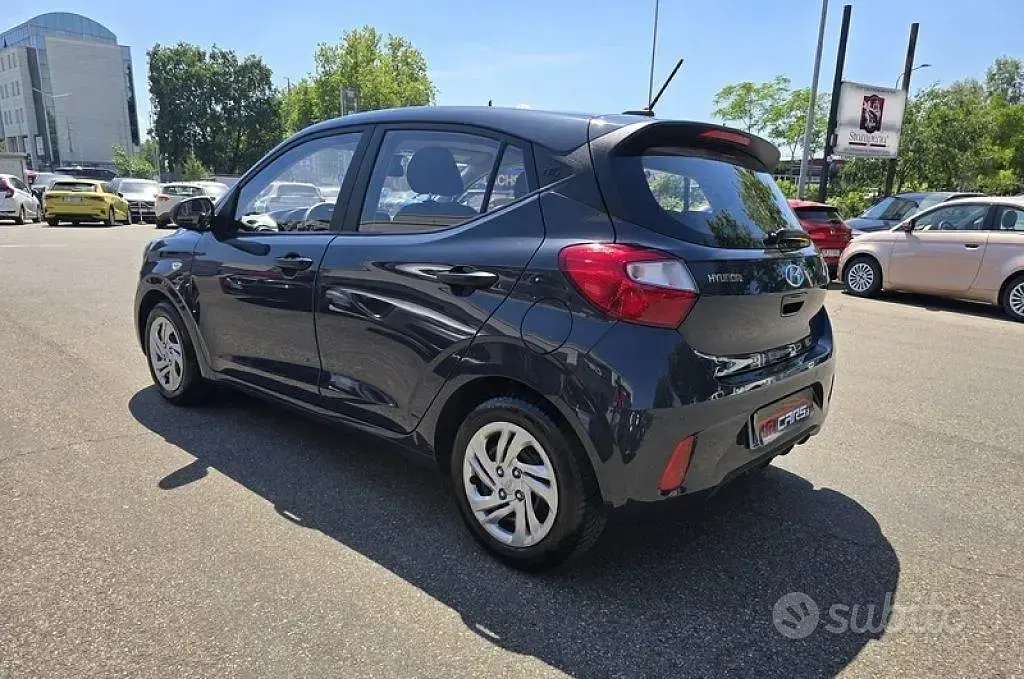 Usata Hyundai i10 67 CV (49 kW) 2022 Grigio Utilitaria