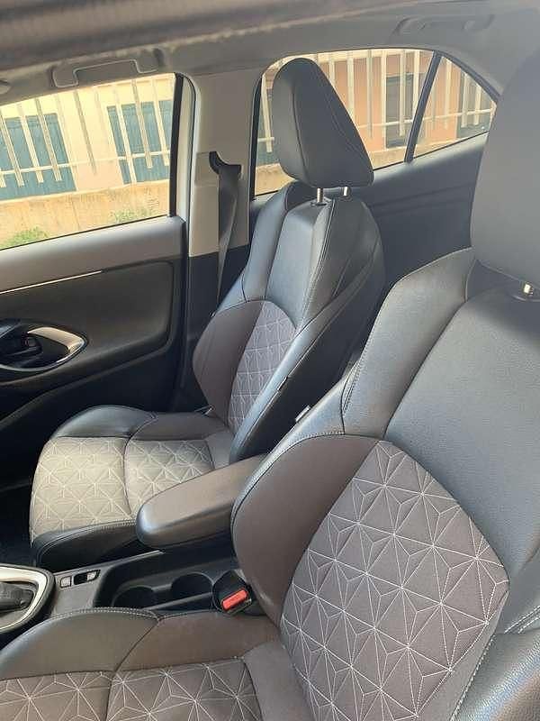 Usata Toyota Yaris Cross Lounge 92 CV (67 kW) 2022 Bianco SUV
