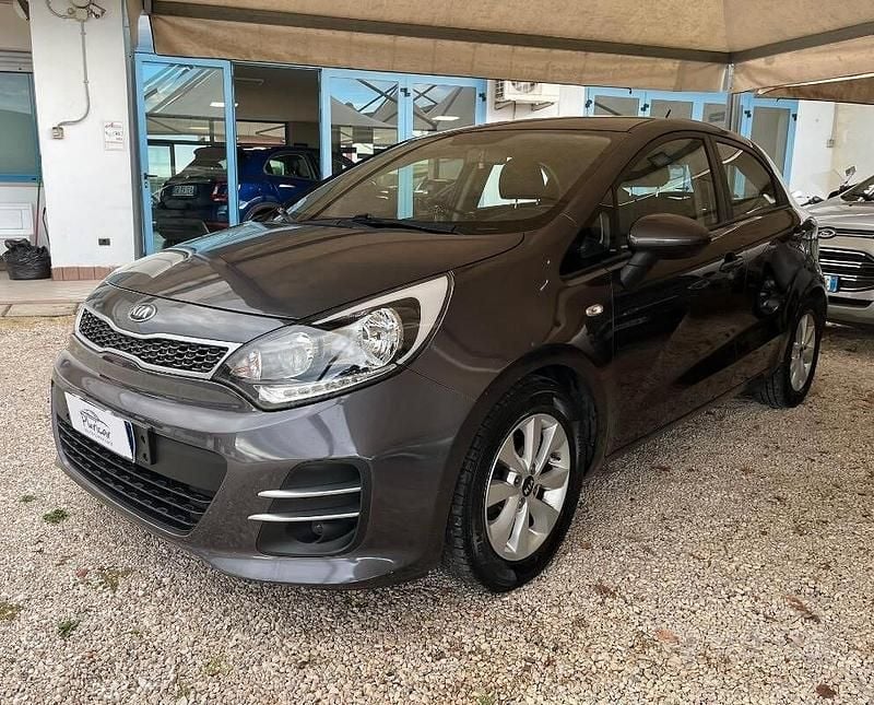 Usata Kia Rio 2016 Grigio Utilitaria
