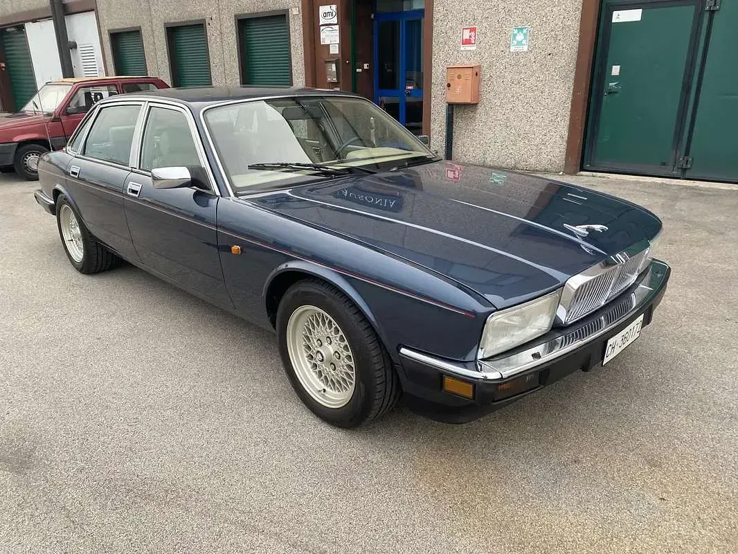 Usata Jaguar XJ40 222 CV (163 kW) 1991 Blu/azzurro Berlina