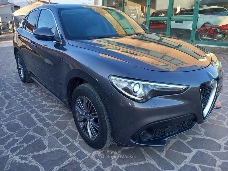 Usata Alfa Romeo Stelvio Executive 210 CV (154 kW) 2018 Gray SUV