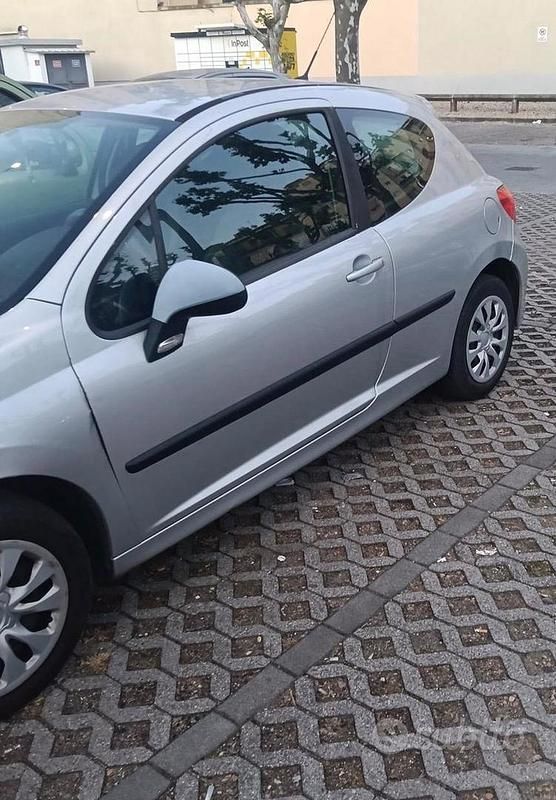 Käytetty Peugeot 207 68 HP (50 kW) 2008 Harmaa Sedan