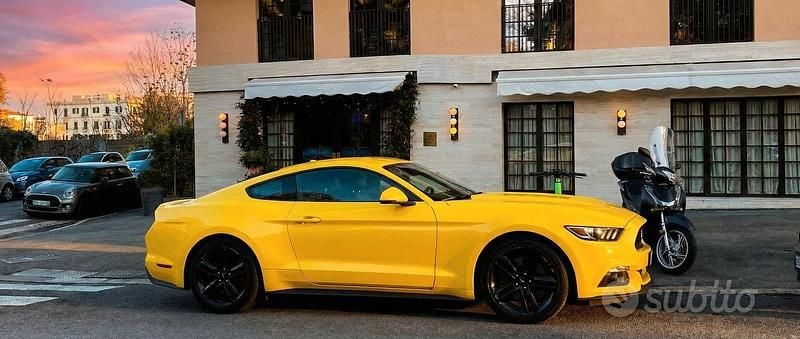 Usata Ford Mustang Fastback 317 CV (233 kW) 2015 Giallo