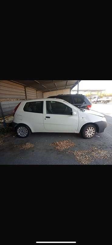 Usata 2008 Fiat Punto Dynamic Tre volumi | 2500 € (Ottimo prezzo) - Immagine 1/4
