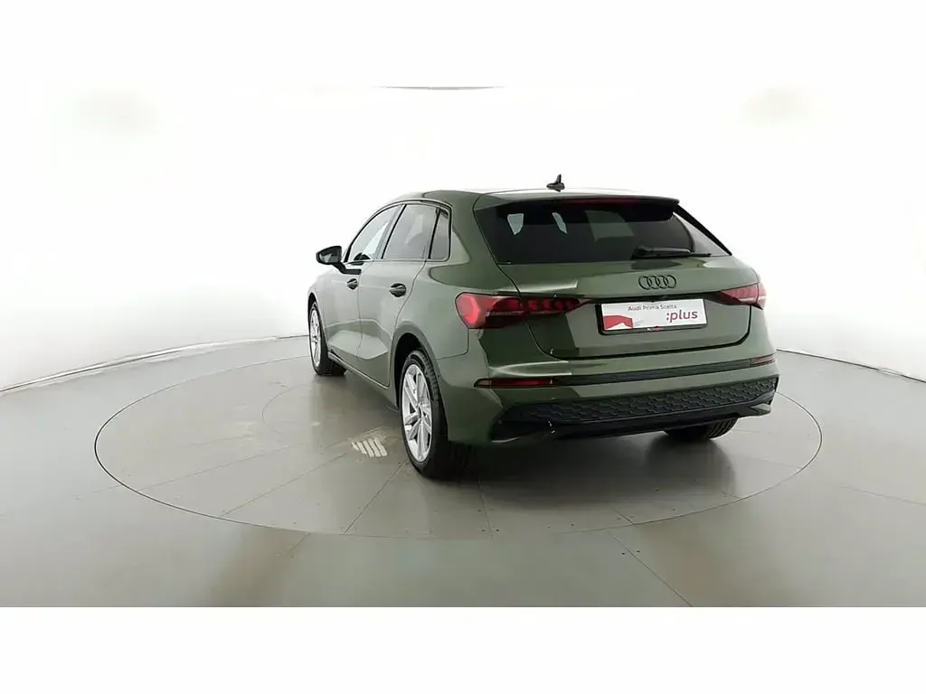 Usata Audi A3 Sportback e-tron Advanced Plus 116 CV (85 kW) 2025 Verde distretto metallizzato Utilitaria