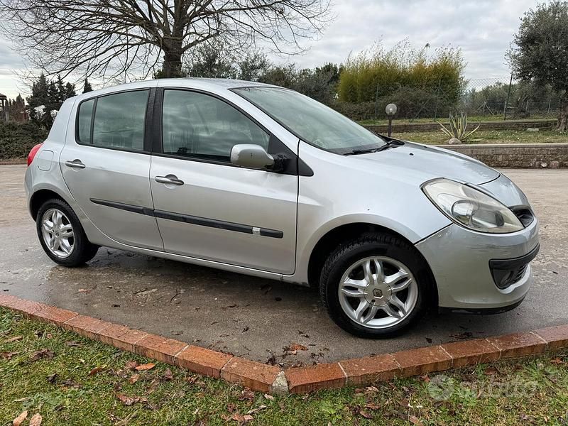 Usata Renault Clio III 84 CV (61 kW) 2008 Grigio Berlina