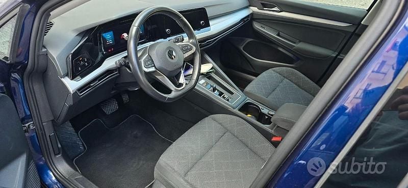 Usata VW Golf VII Life 115 CV (84 kW) 2021 Blu Utilitaria