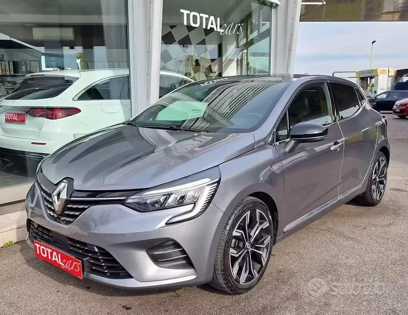 Usata Renault Clio V Techno 90 CV (66 kW) 2022 Antracite metallizzato Berlina