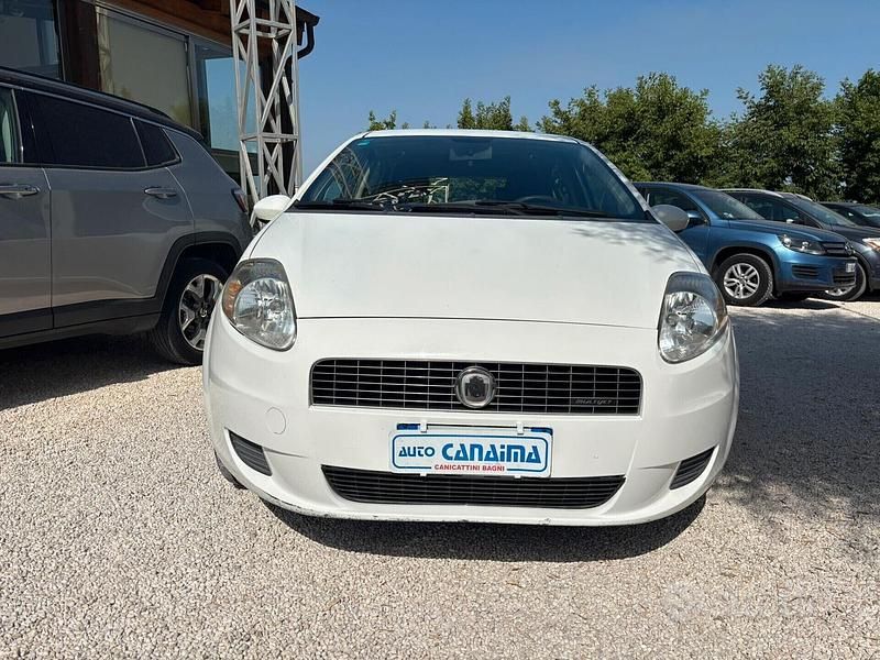 Usata Fiat Grande Punto 74 CV (54 kW) 2008 Bianco Utilitaria