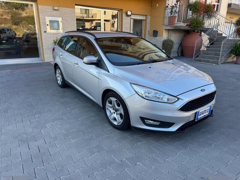 Usata Ford Focus S 120 CV (88 kW) 2015 Grigio Station wagon