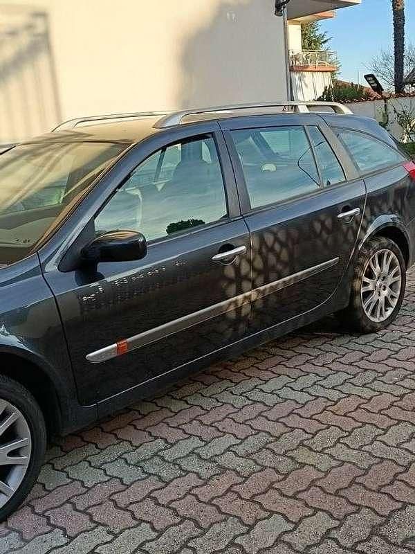 Usata Renault Laguna II Initiale 120 CV (88 kW) 2002 Grigio Station wagon