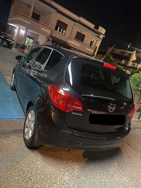 Usata Opel Meriva Cosmo 101 CV (74 kW) 2013 Nero Monovolume