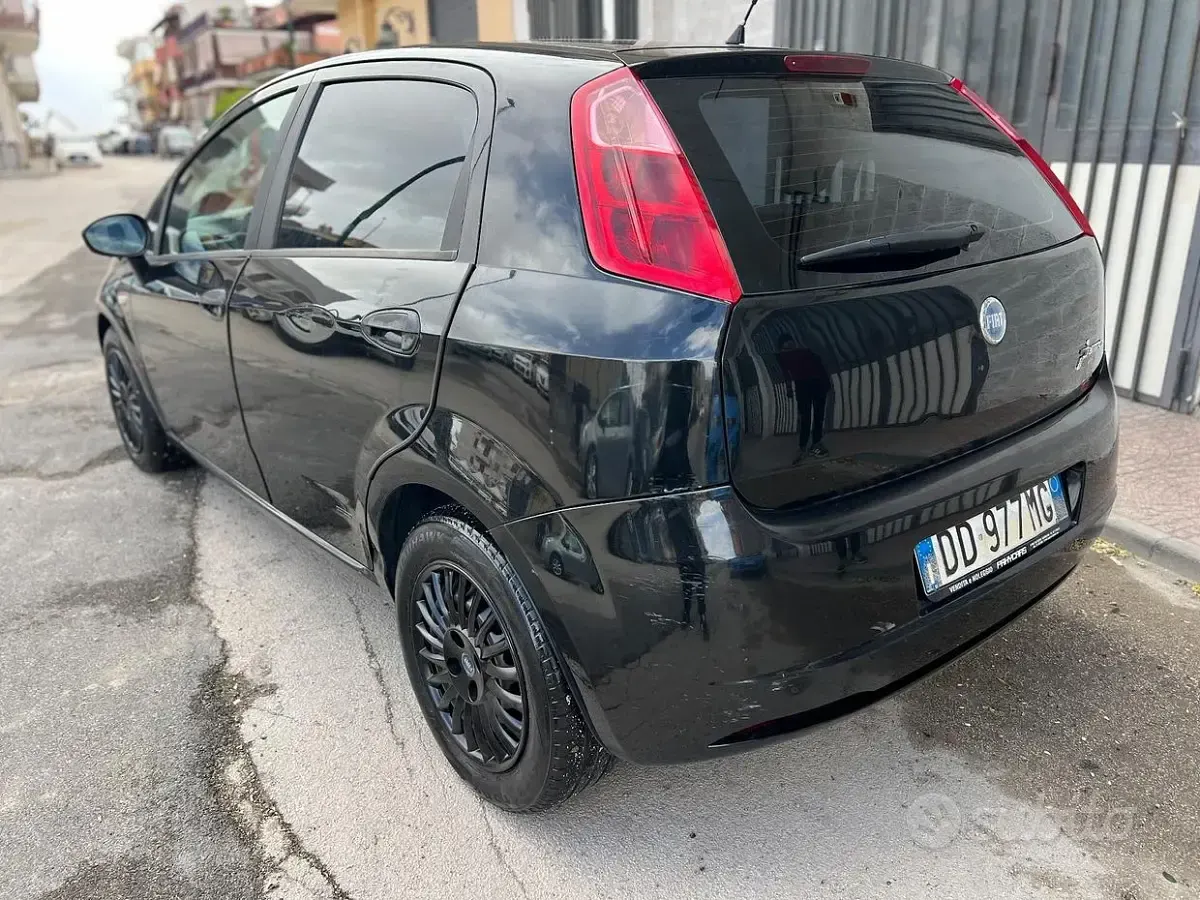 Usata Fiat Grande Punto 90 CV (66 kW) 2006 Nero Utilitaria