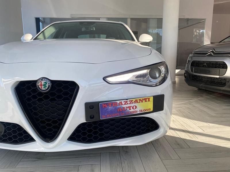 Usata Alfa Romeo Giulia Tech Edition 136 CV (100 kW) 2020 Bianco Berlina