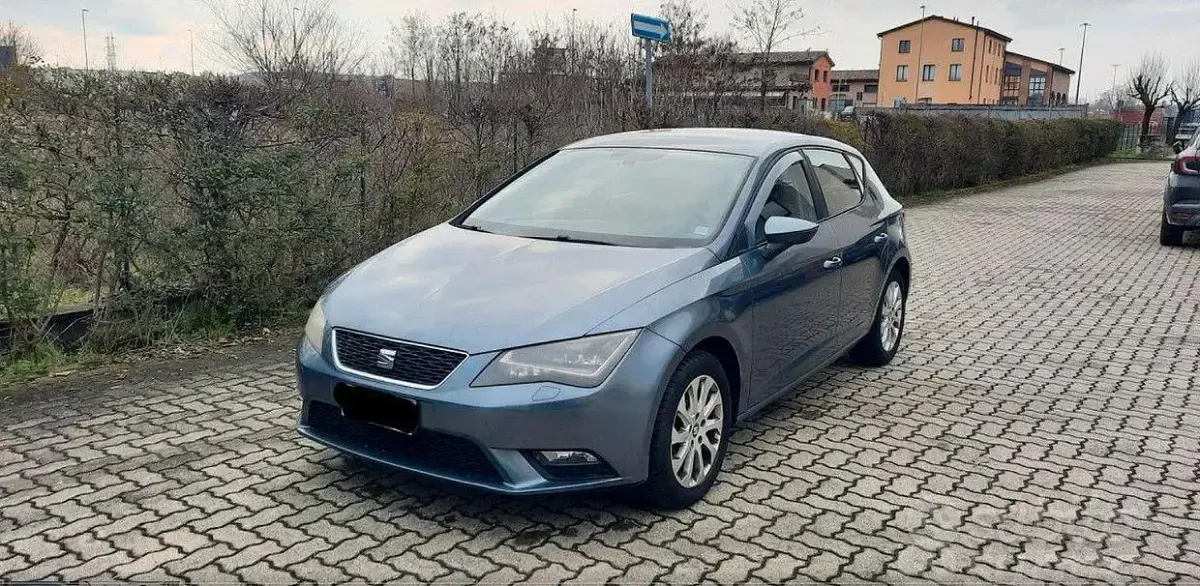 Usata Seat Leon 105 CV (77 kW) 2013 Blu Berlina