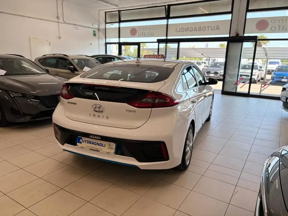 Usata Hyundai Ioniq Comfort 105 CV (77 kW) 2018 Bianco Utilitaria