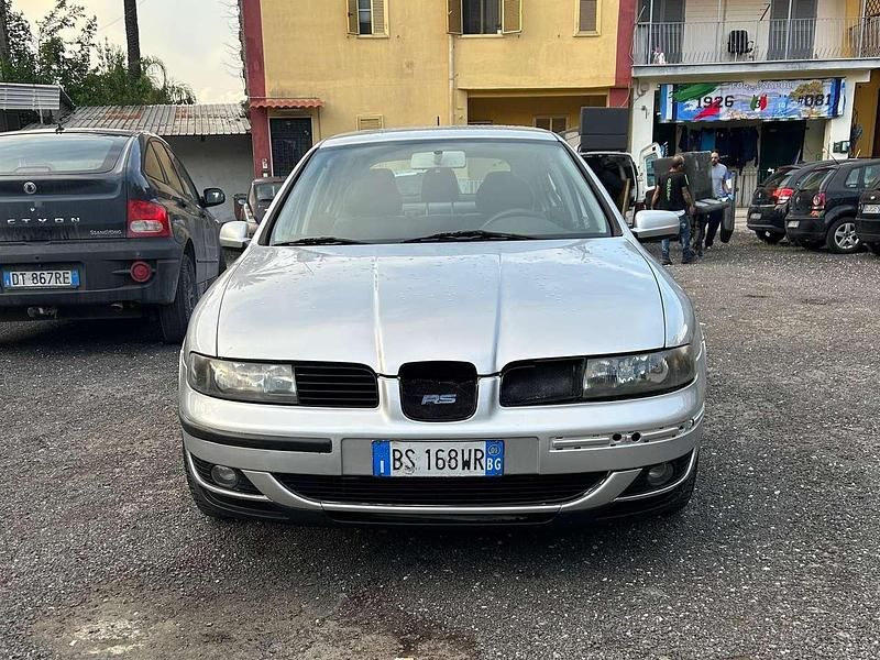 Usata Seat Leon Sport 105 CV (77 kW) 2001 Argento Berlina