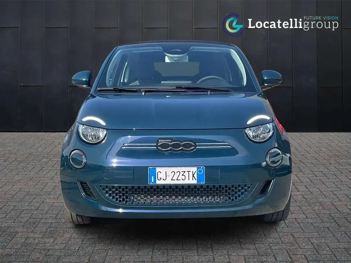 Usata Fiat 500e Icon 86 kW (118 CV) 2022 Ocean green Cabrio