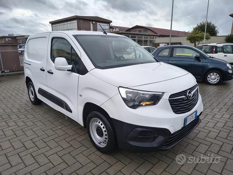 Usata Opel Combo Edition 102 CV (75 kW) 2018 Bianco Berlina