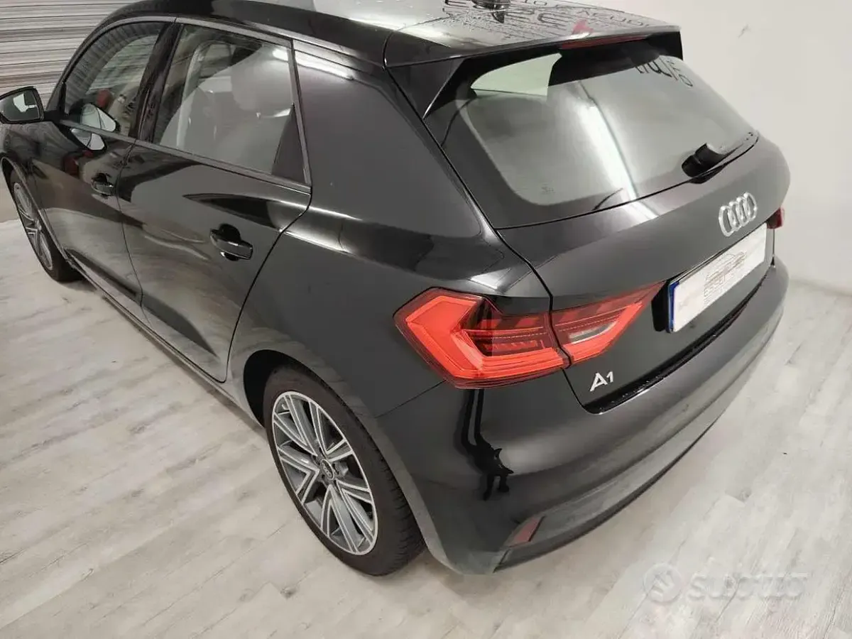 Usado Audi A1 110 CV (80 kW) 2023 Negro SUV