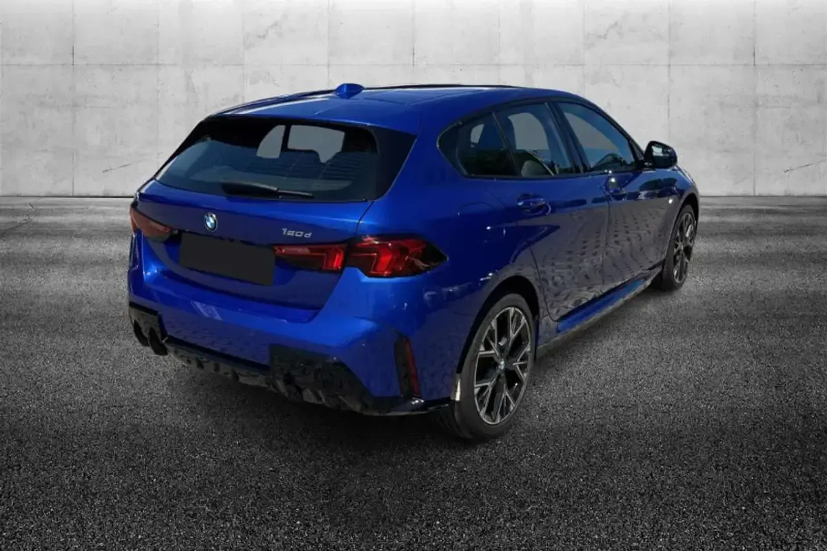 Usata BMW 120 M Sport 150 CV (110 kW) 2025 Blu/azzurro Utilitaria