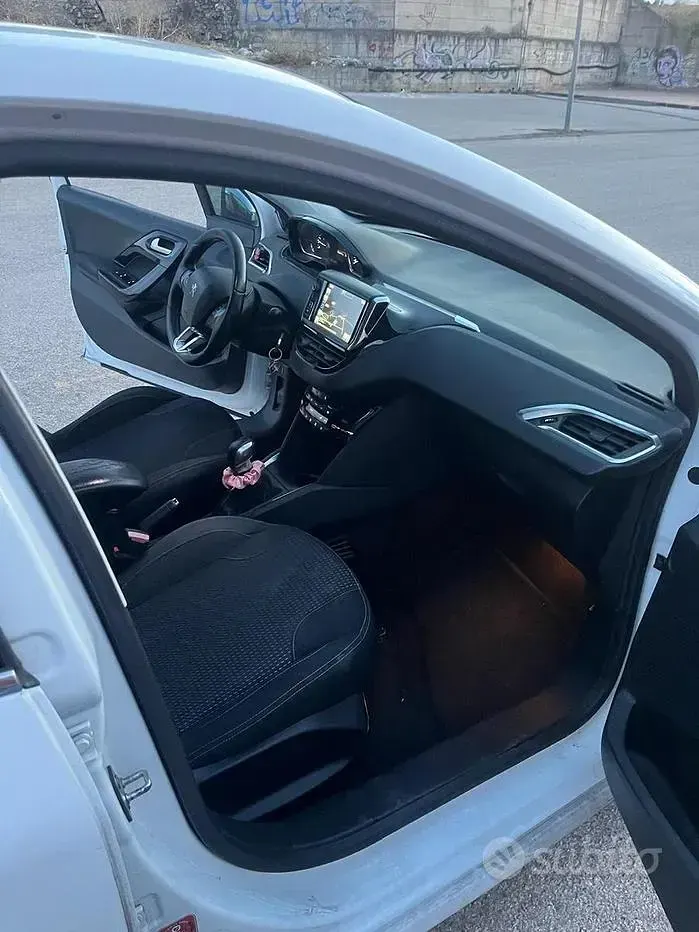 Usata Peugeot 208 75 CV (55 kW) 2022 Bianco Utilitaria