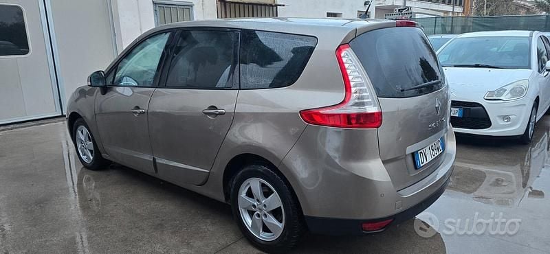 Usata Renault Grand Scénic III 105 CV (77 kW) 2009 Giallo Monovolume