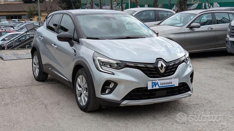 Usata Renault Captur Techno 92 CV (67 kW) 2022 Grigio SUV