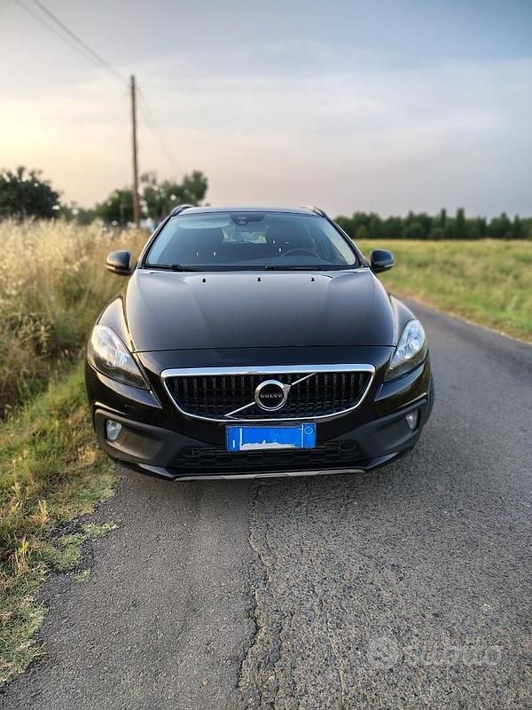 Usata Volvo V40 CC 120 CV (88 kW) 2018 Nero Station wagon