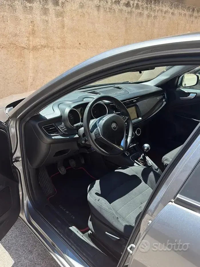 Usata Alfa Romeo Giulietta Super 120 CV (88 kW) 2018 Grigio Utilitaria