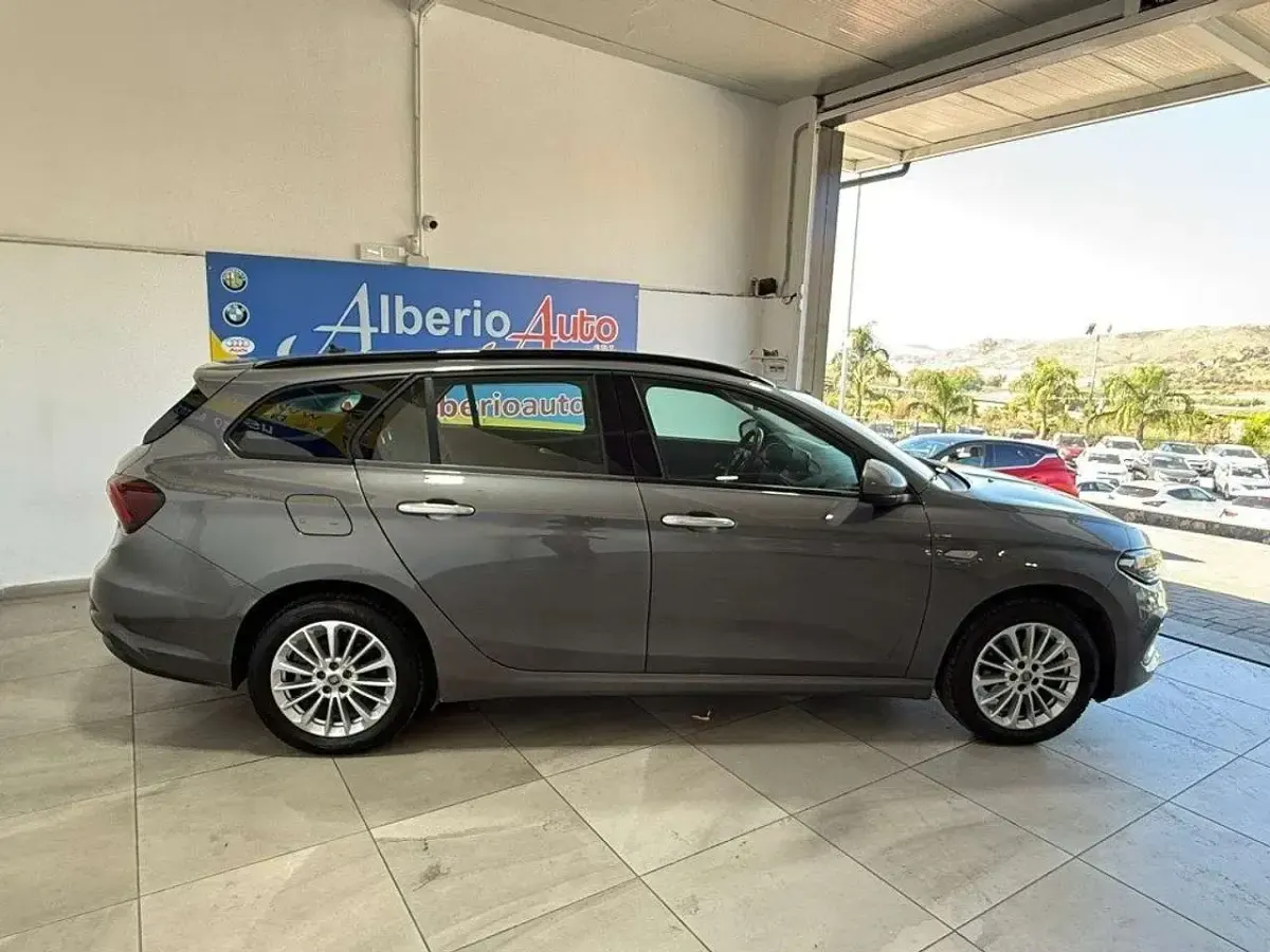 Usata Fiat Tipo Business 131 CV (96 kW) 2021 Grigio scuro Station wagon