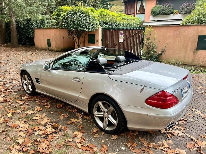 Usata Mercedes SL500 306 CV (225 kW) 2003 Grigio Cabrio