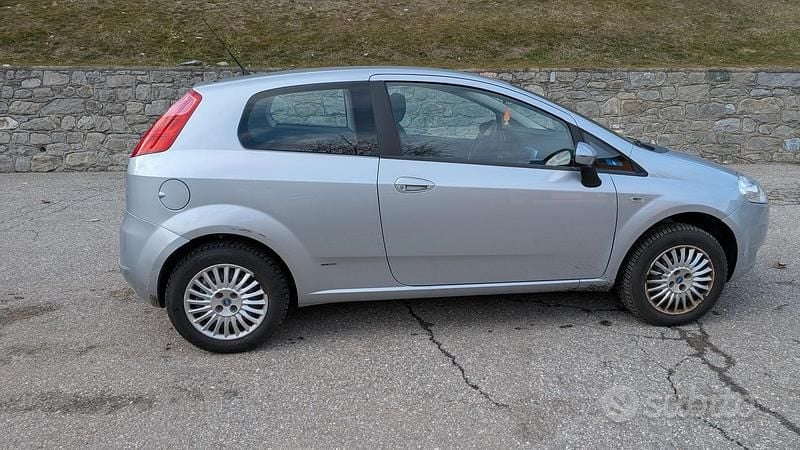 Usata Fiat Punto 80 CV (58 kW) 2007 Grigio Utilitaria