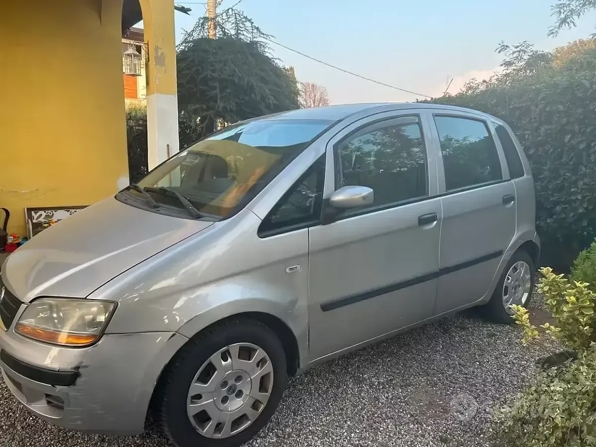Usata Fiat Idea 69 CV (50 kW) 2005 Grigio Monovolume
