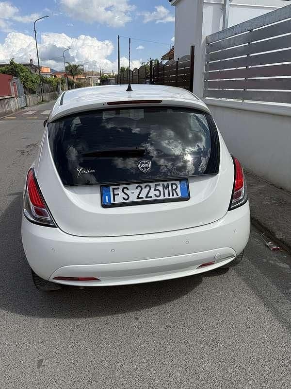 Usata Lancia Ypsilon Platinum 69 CV (50 kW) 2018 Utilitaria