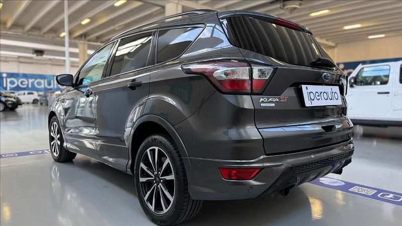 Usata Ford Kuga ST-Line 150 CV (110 kW) 2017 Grigio metallizzato SUV