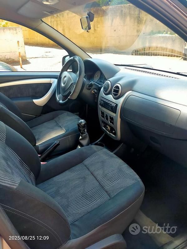 Usata Dacia Sandero 70 CV (51 kW) 2010 Grigio Utilitaria