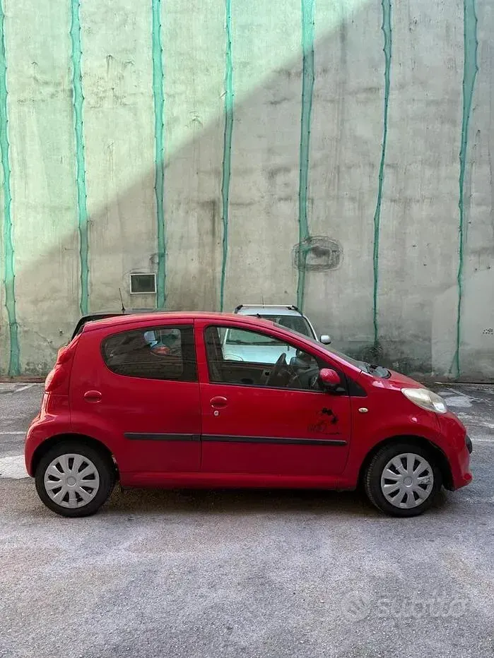 Usata Peugeot 107 68 CV (50 kW) 2006 Rosso Utilitaria