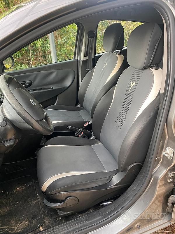 Usata Lancia Ypsilon 80 CV (58 kW) 2015 Grigio Utilitaria