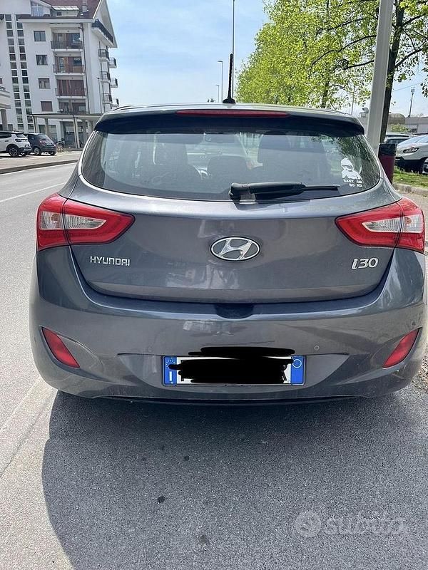 Usata Hyundai i30 Comfort 120 CV (88 kW) 2016 Grigio Berlina