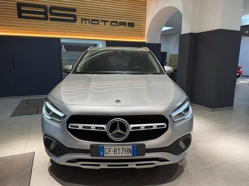 Usata Mercedes GLA200 Business 150 CV (110 kW) 2021 Argento SUV
