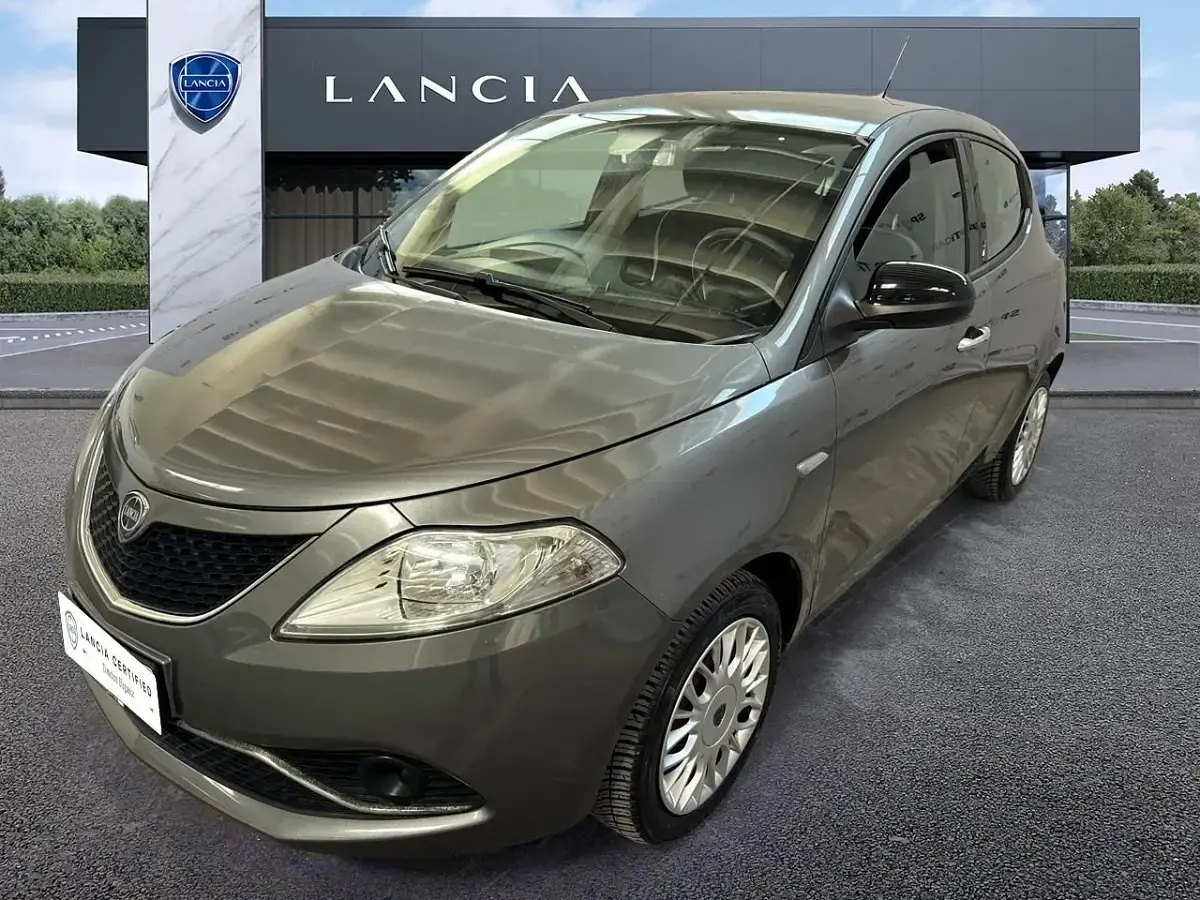 Usado Lancia Ypsilon Gold 69 HP (50 kW) 2017 Citadino