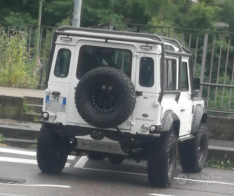 Bianco Usata 2015 Land Rover Defender SUV | 52.500 € (Buon prezzo) - Immagine 1/4