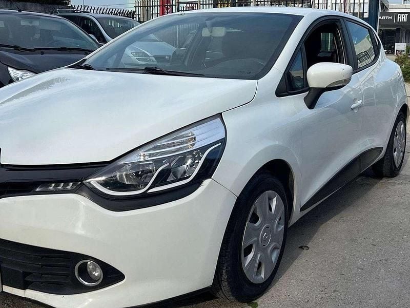 Bianco Usata 2013 Renault Clio IV Tre volumi | 3250 € (Ottimo prezzo) - Immagine 1/4