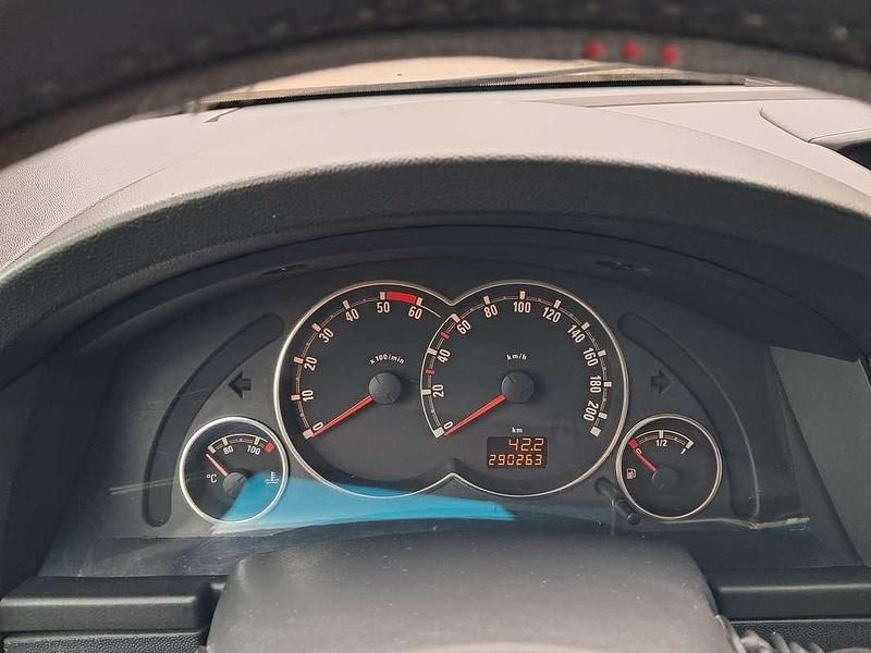 Usata Opel Meriva Cosmo 75 CV (55 kW) 2006 Argento Monovolume