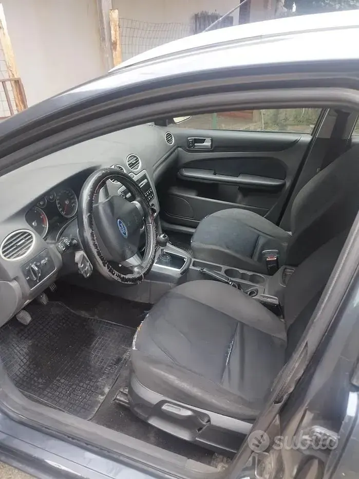 Usata Ford Focus 90 CV (66 kW) 2006 Grigio Station wagon