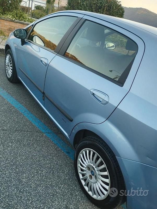 Usata Fiat Grande Punto 77 CV (56 kW) 2006 Utilitaria