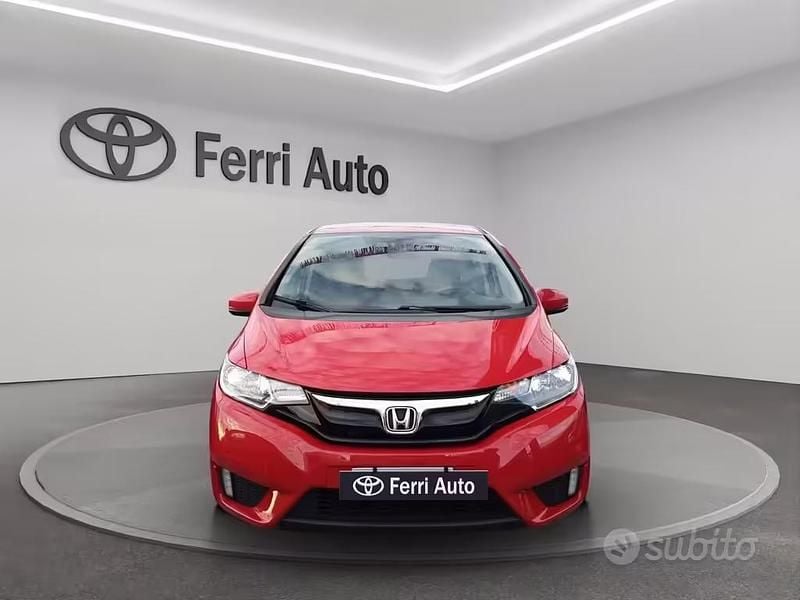 Usata Honda Jazz Trend 102 CV (75 kW) 2017 Rosso Utilitaria